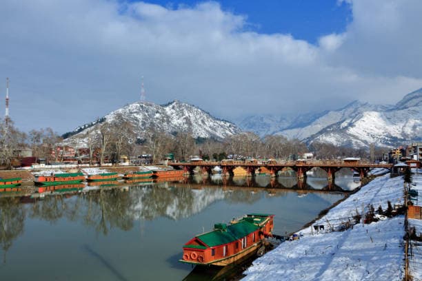 Autumn on Dal Lake